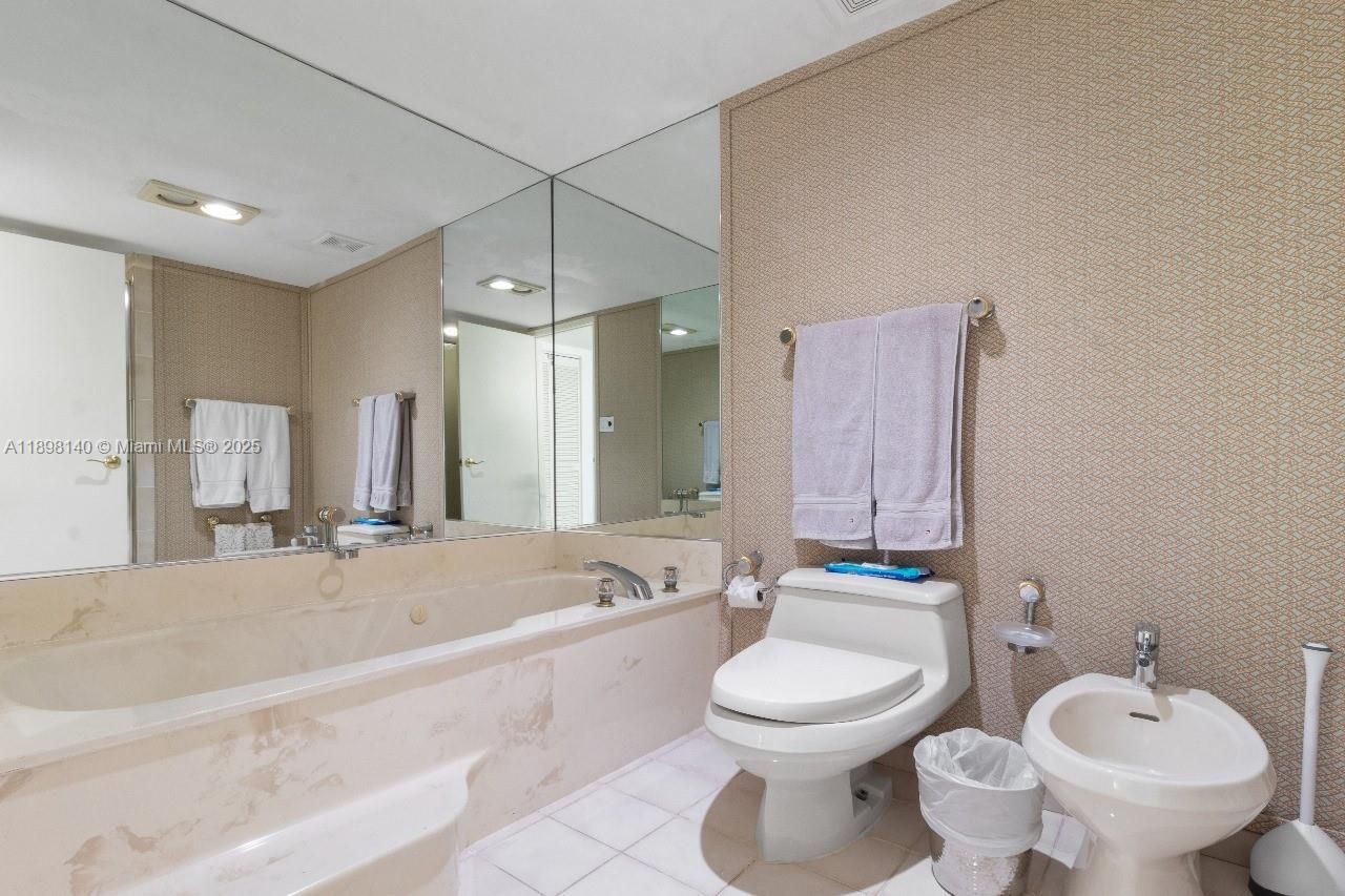 520 Brickell Key Dr, Unit A1616, Miami, FL 33131 Photo