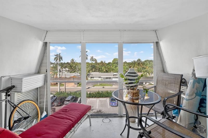 3040 NE 16th Ave, Unit 411, Oakland Park, FL 33334 Photo