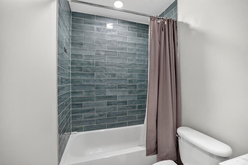 3040 NE 16th Ave, Unit 411, Oakland Park, FL 33334 Photo