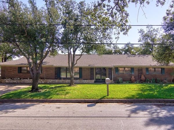 904 7th Avenue NW, Mineral Wells, TX 76067