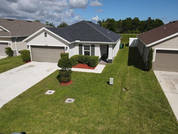 5565 NW Pine Trail Circle, Port Saint Lucie, FL 34983
