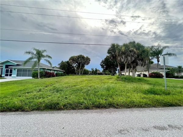 11 Sportsman RD, ROTONDA WEST, FL 33947