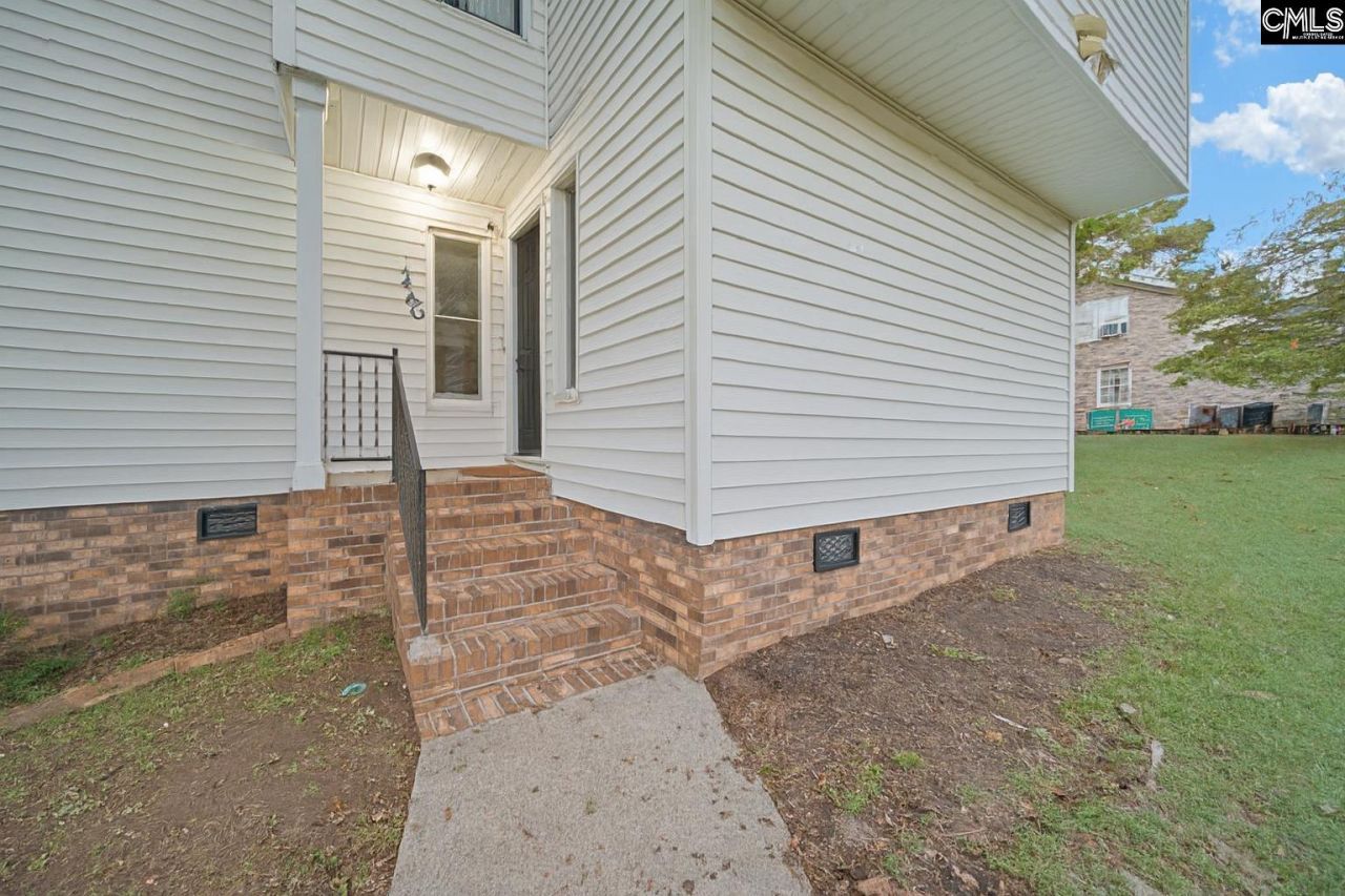 1420 S Woodstream Road Photo 6