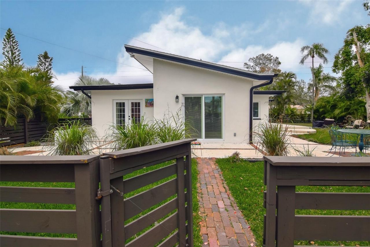 6946 Bougainvilla Avenue S, Saint Petersburg, FL 33707 Photo