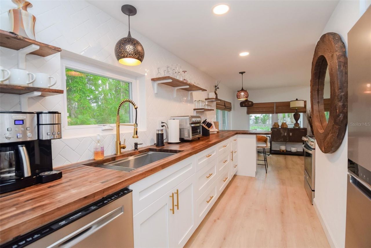 6946 Bougainvilla Avenue S, Saint Petersburg, FL 33707 Photo