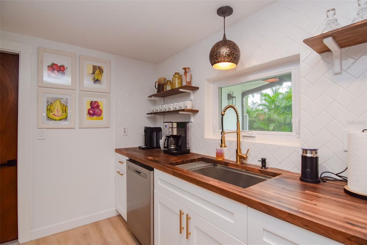 6946 Bougainvilla Avenue S, Saint Petersburg, FL 33707 Photo