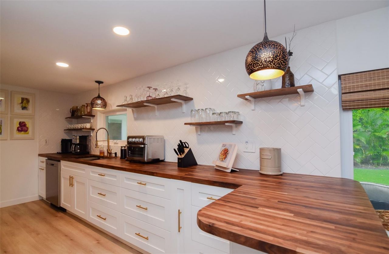 6946 Bougainvilla Avenue S, Saint Petersburg, FL 33707 Photo