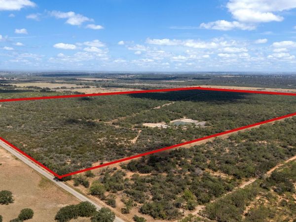 000 CR 765, Devine, TX 78016