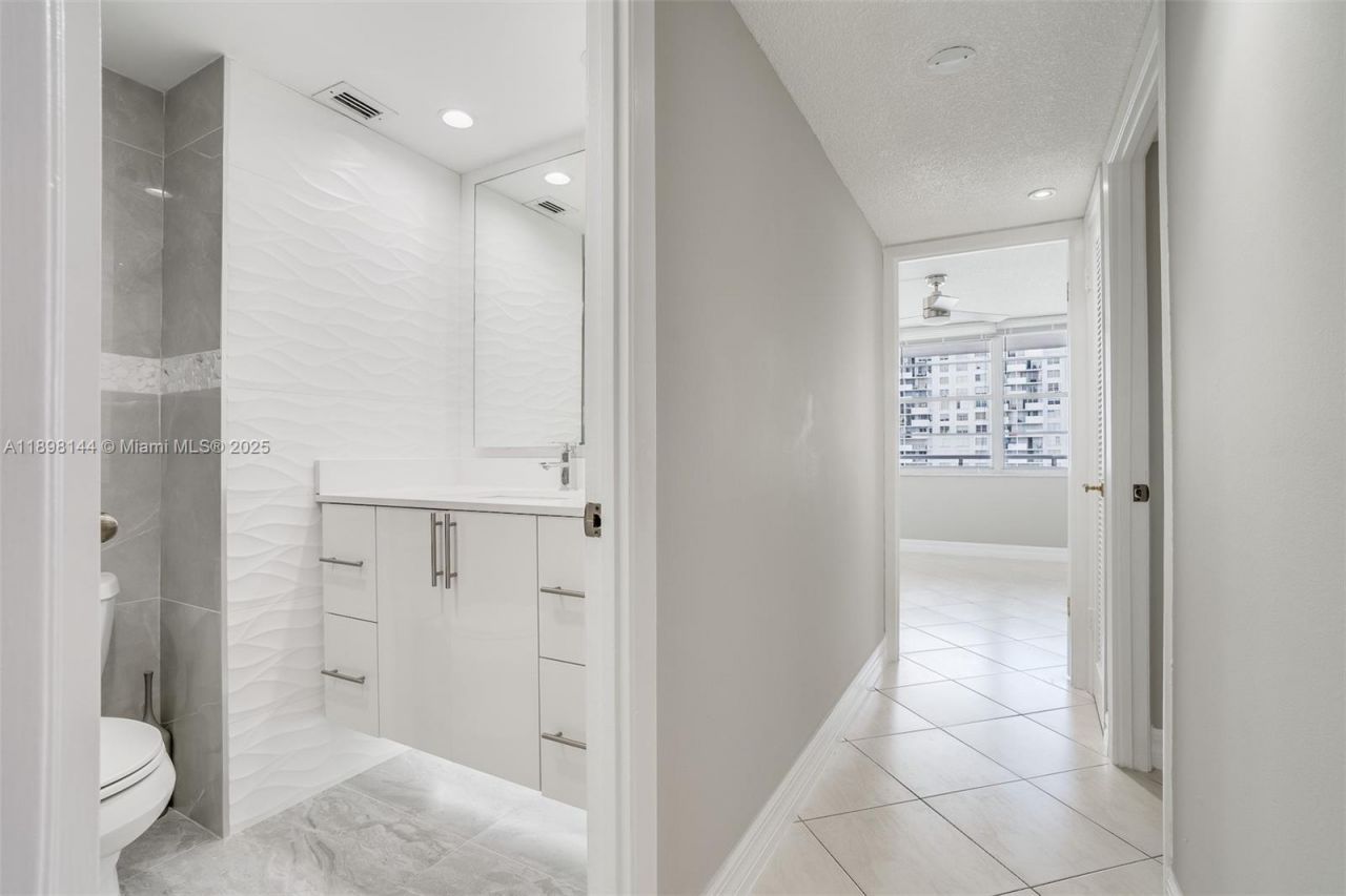 18071 Biscayne Blvd, Unit 1204, Aventura, FL 33160 Photo