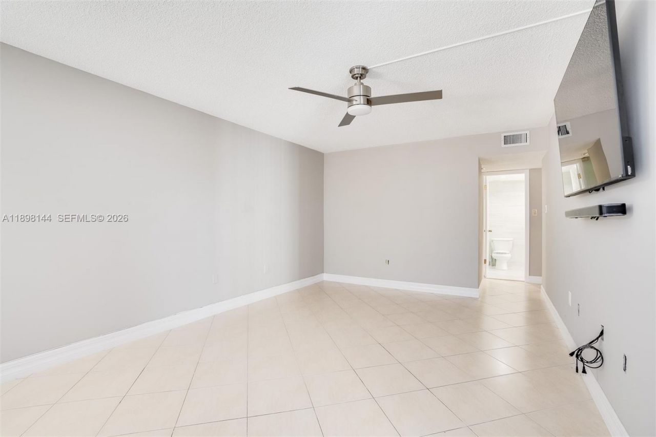 18071 Biscayne Blvd, Unit 1204, Aventura, FL 33160 Photo