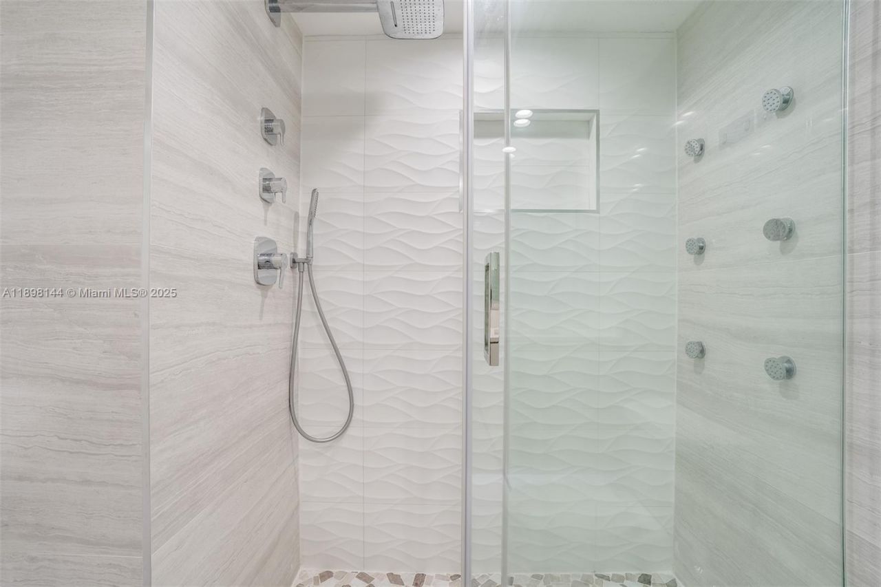 18071 Biscayne Blvd, Unit 1204, Aventura, FL 33160 Photo