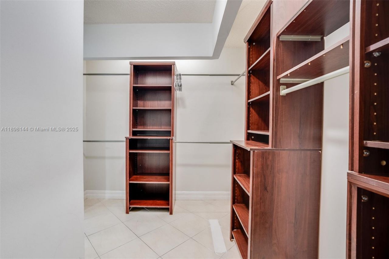 18071 Biscayne Blvd, Unit 1204, Aventura, FL 33160 Photo