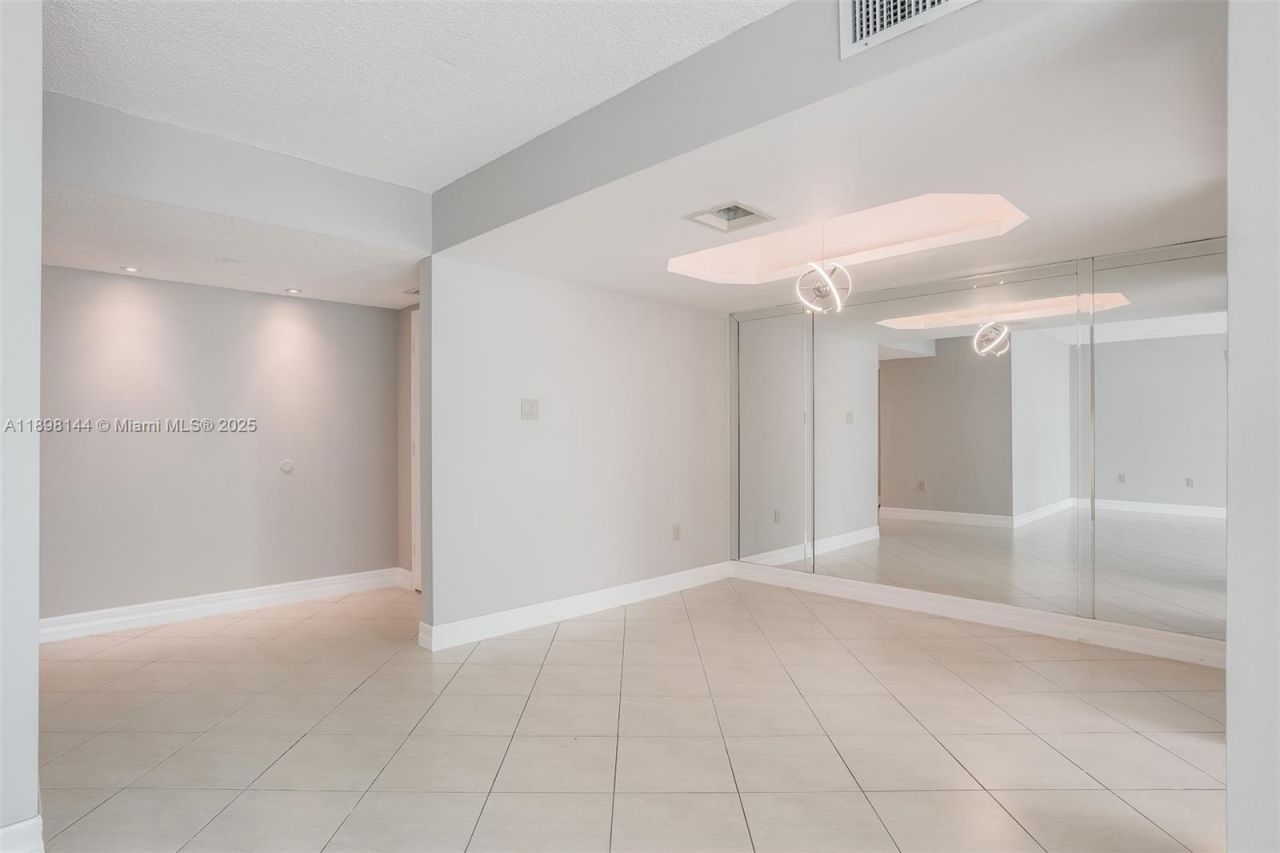 18071 Biscayne Blvd, Unit 1204, Aventura, FL 33160 Photo