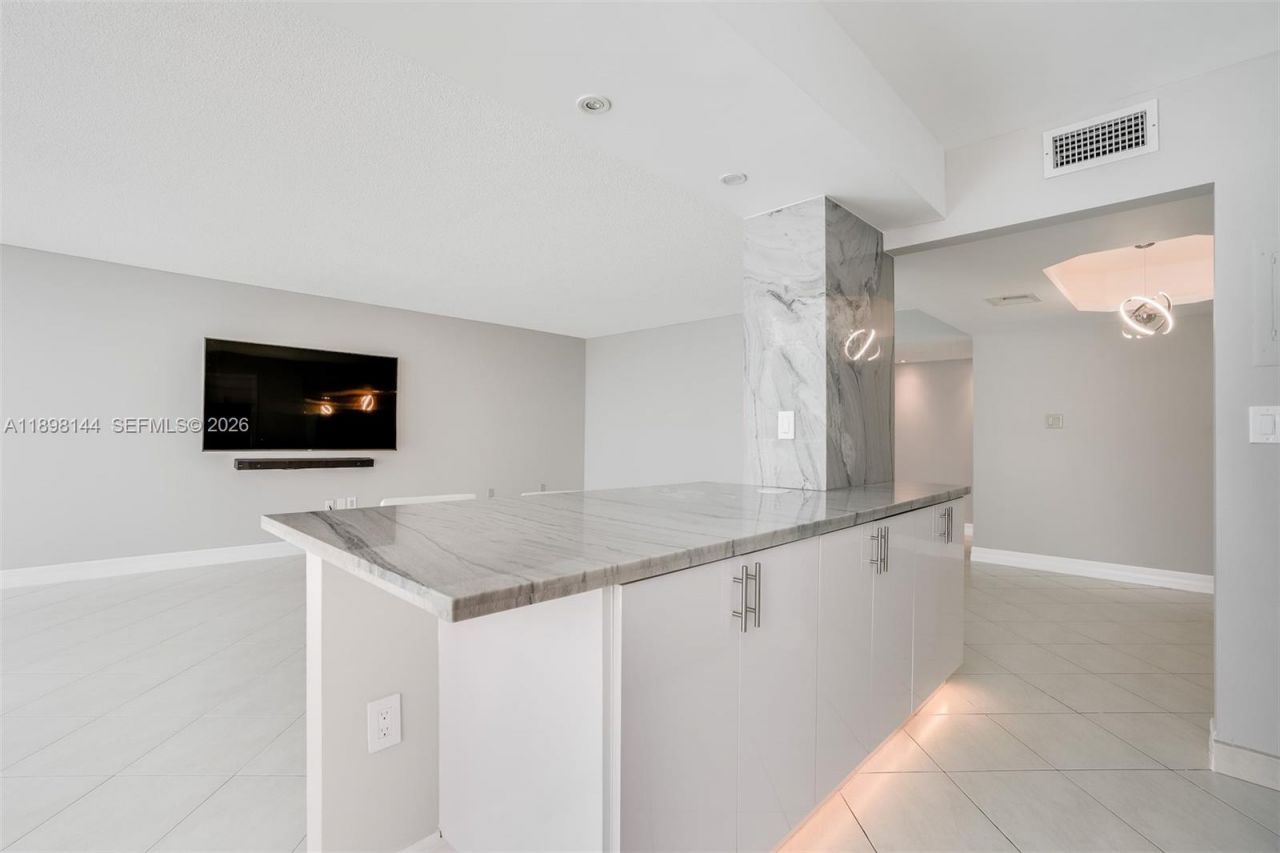 18071 Biscayne Blvd, Unit 1204, Aventura, FL 33160 Photo