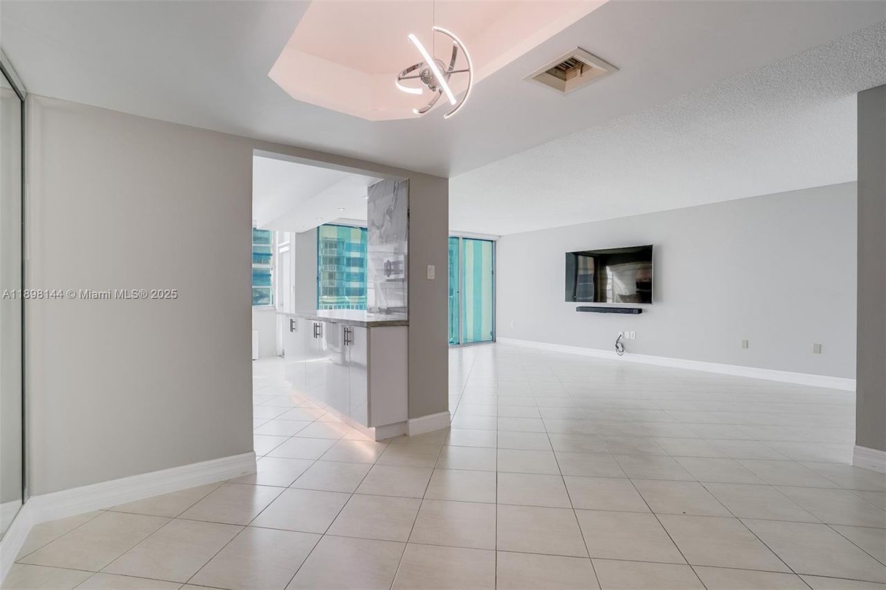 18071 Biscayne Blvd, Unit 1204, Aventura, FL 33160 Photo