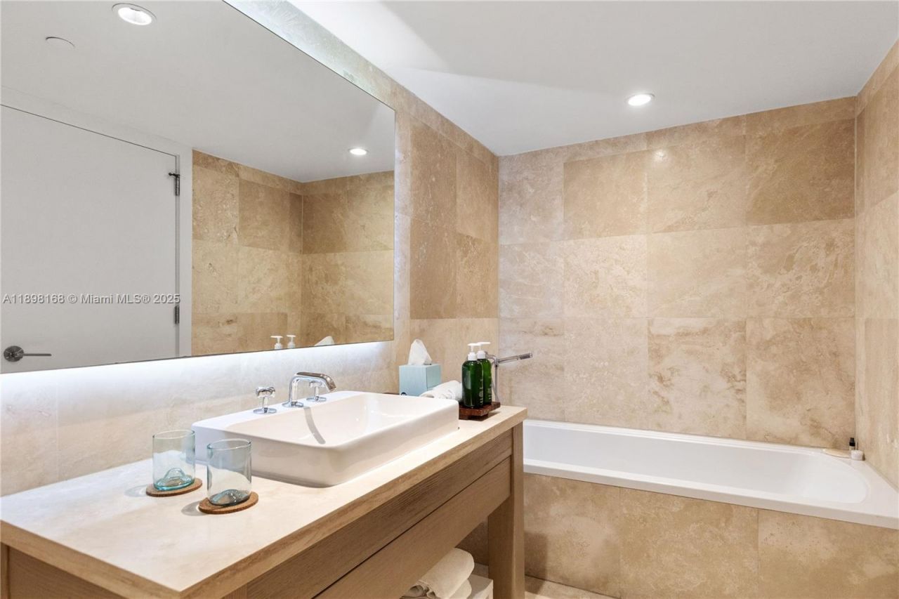 102 24th St, Unit 1112, Miami Beach, FL 33139 Photo