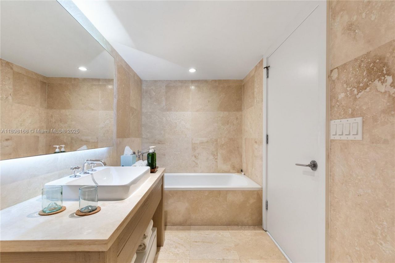 102 24th St, Unit 1112, Miami Beach, FL 33139 Photo