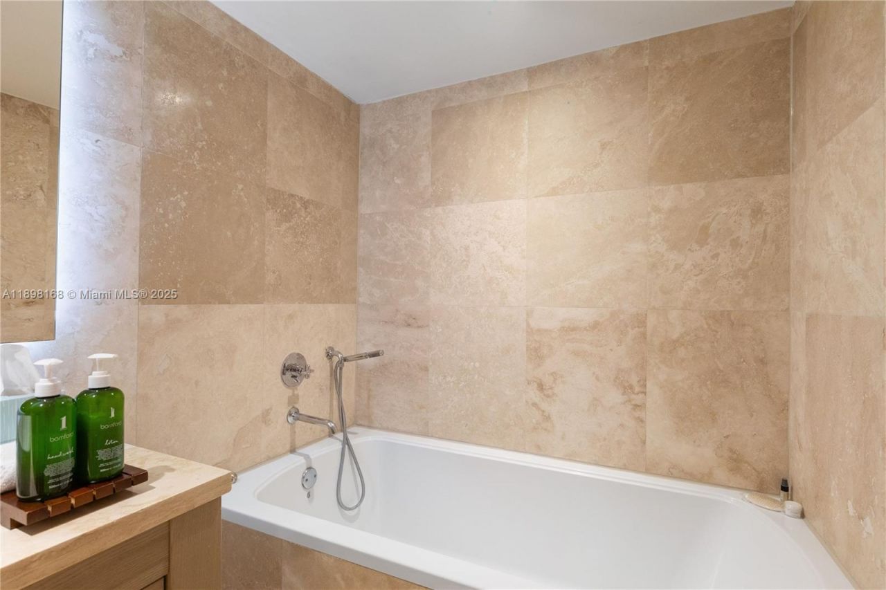 102 24th St, Unit 1112, Miami Beach, FL 33139 Photo