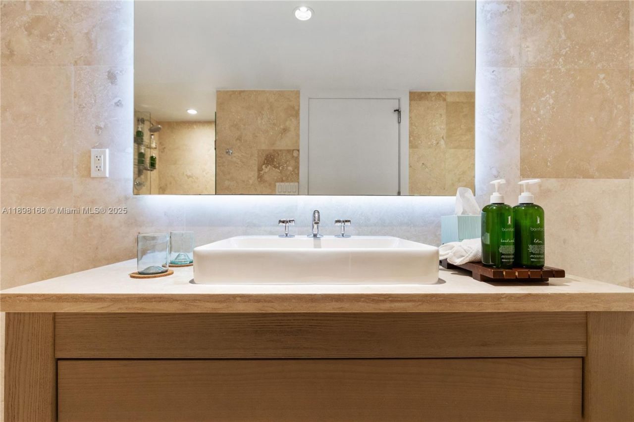 102 24th St, Unit 1112, Miami Beach, FL 33139 Photo