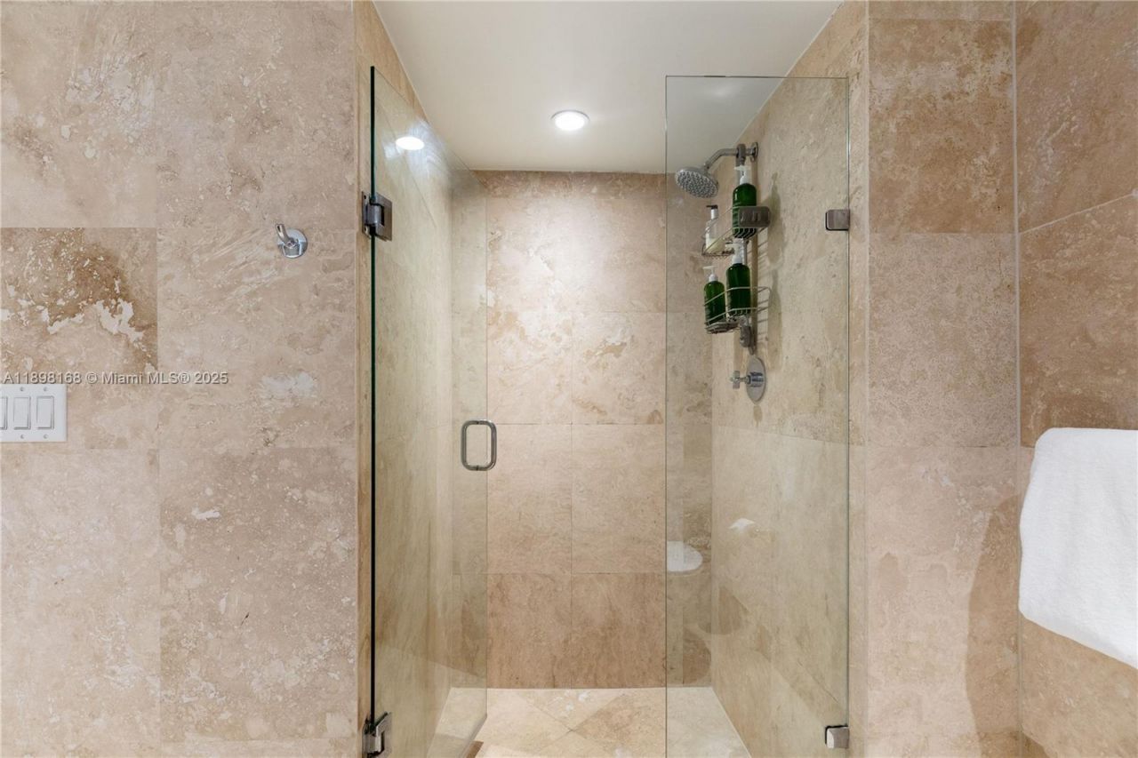 102 24th St, Unit 1112, Miami Beach, FL 33139 Photo