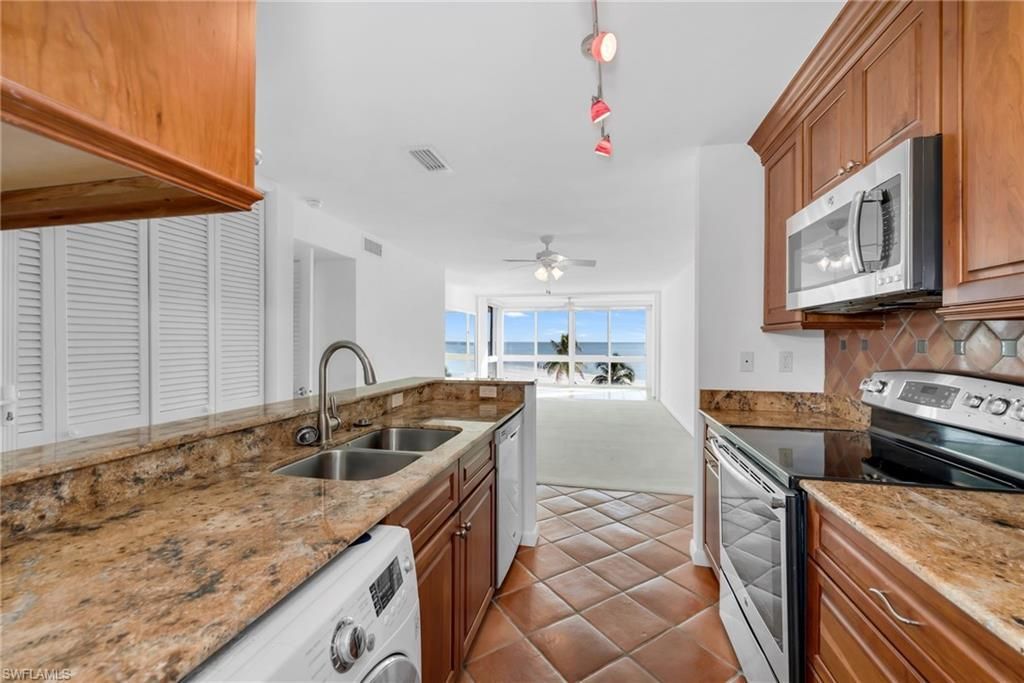 2121 Gulf Shore Blvd N, Unit 203, Naples, FL 34102 Photo