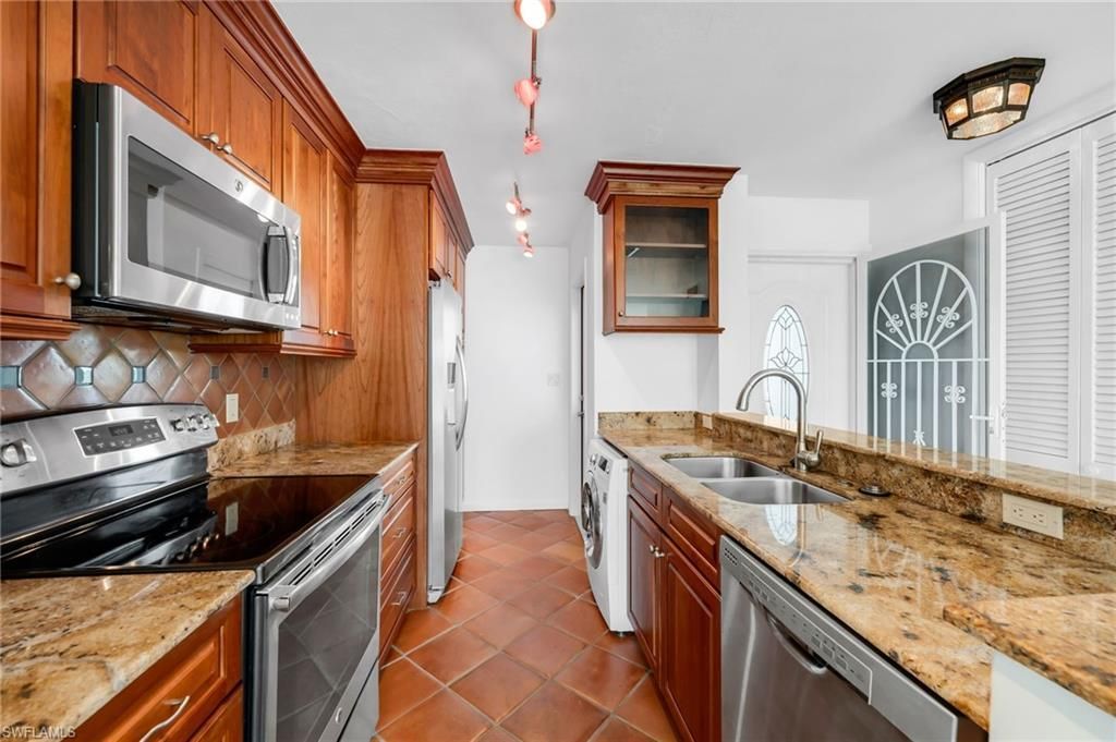 2121 Gulf Shore Blvd N, Unit 203, Naples, FL 34102 Photo