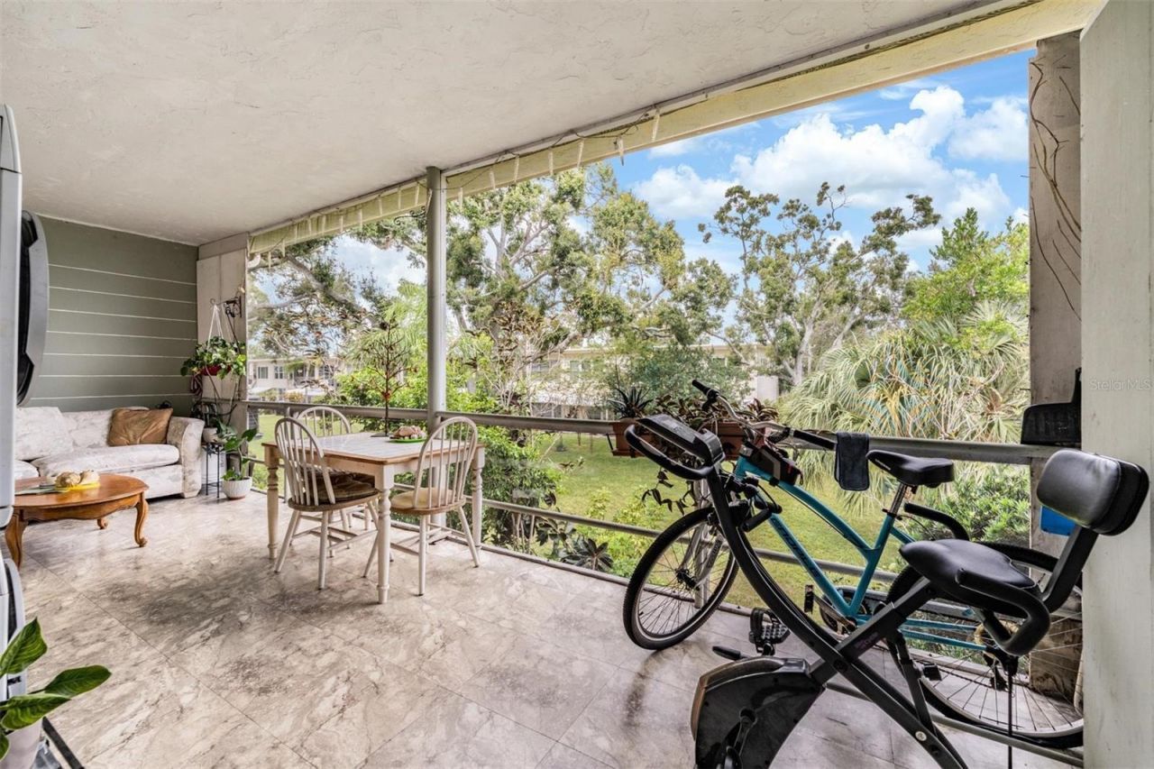 5665 40th Avenue N, Unit 407, Kenneth City, FL 33709 Photo