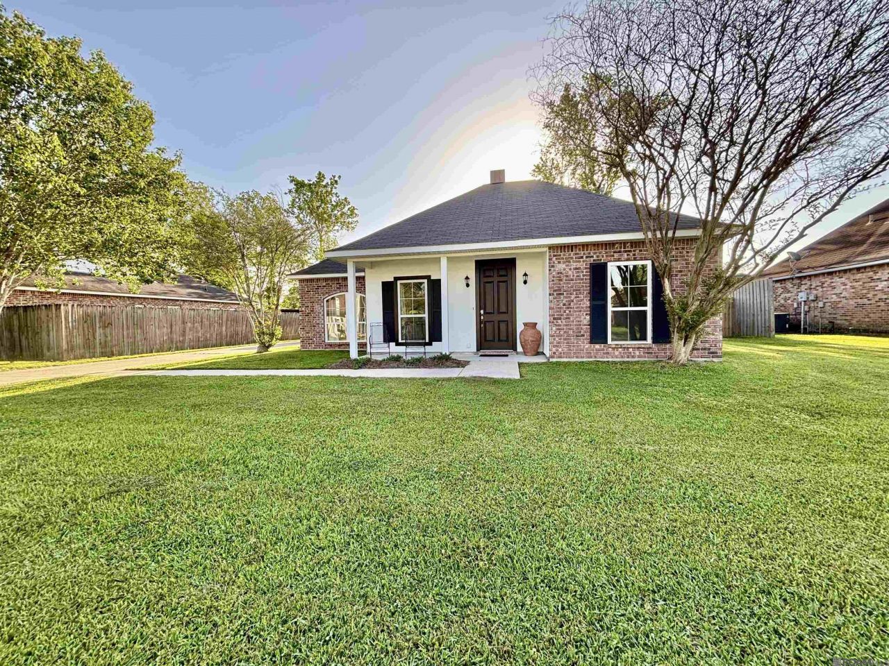 32528 Cedar Ct, Denham Springs, LA 70706 Main Photo