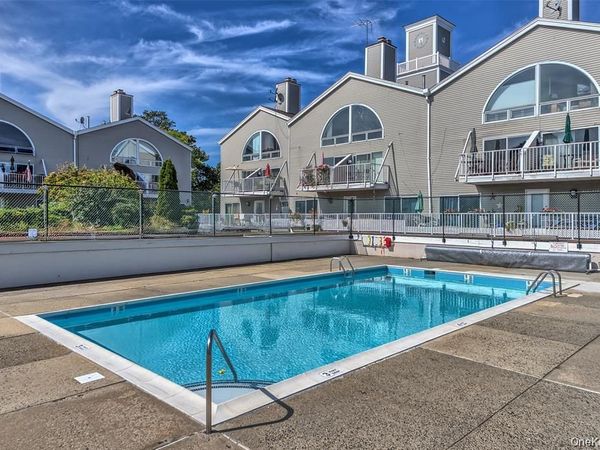 18 Windward Lane, Unit 17, Bronx, NY 10464