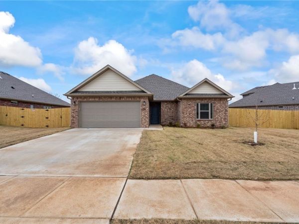 76 W Gilpin Street, Farmington, AR 72730