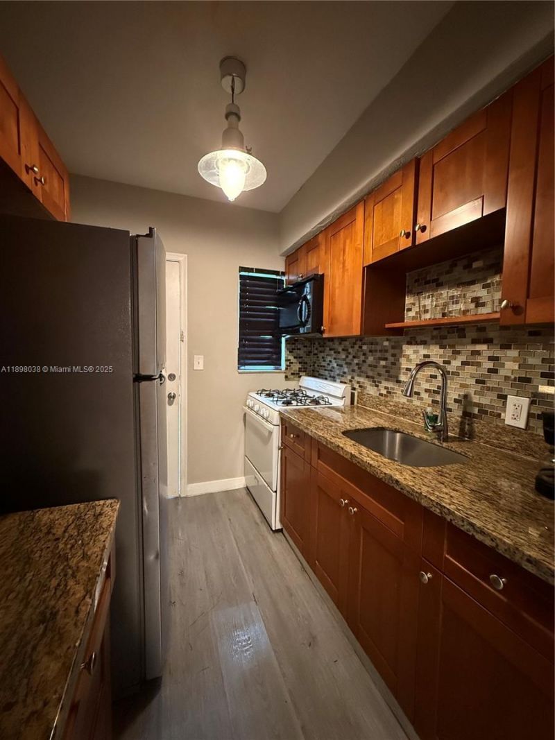 7710 Harding Ave, Unit 1, Miami Beach, FL 33141 Photo