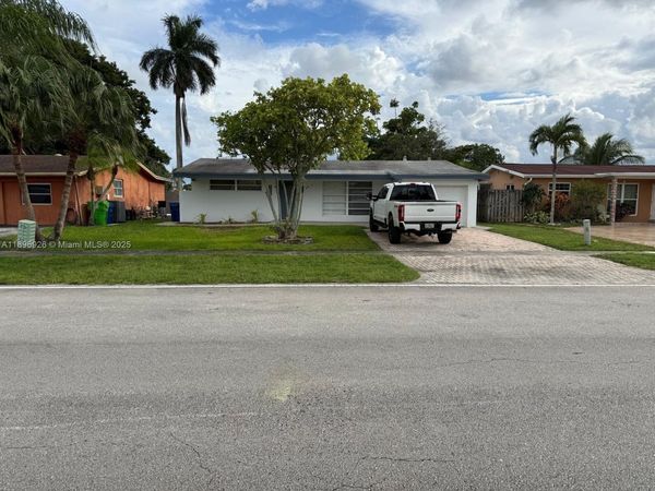 8600 NW 27th Pl, Sunrise, FL 33322