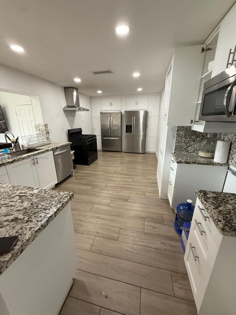 8600 NW 27th Pl, Sunrise, FL 33322 Photo