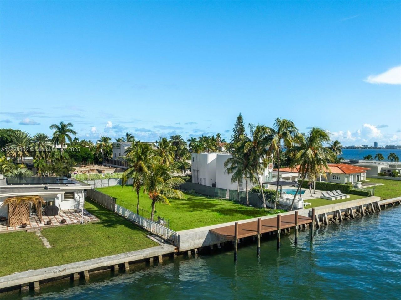 7508 W Treasure Dr, North Bay Village, FL 33141 Photo