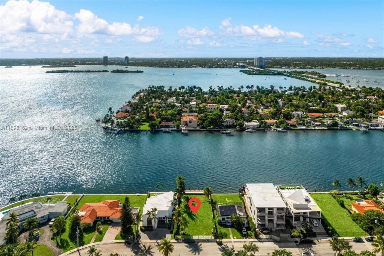 7508 W Treasure Dr, North Bay Village, FL 33141 Photo