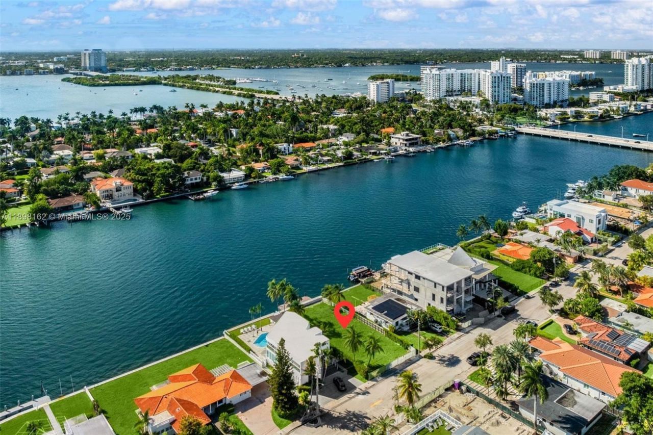 7508 W Treasure Dr, North Bay Village, FL 33141 Photo