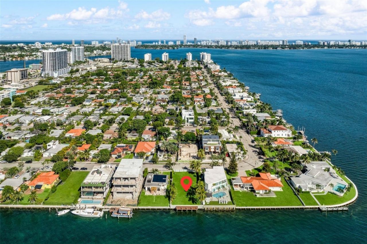 7508 W Treasure Dr, North Bay Village, FL 33141 Photo