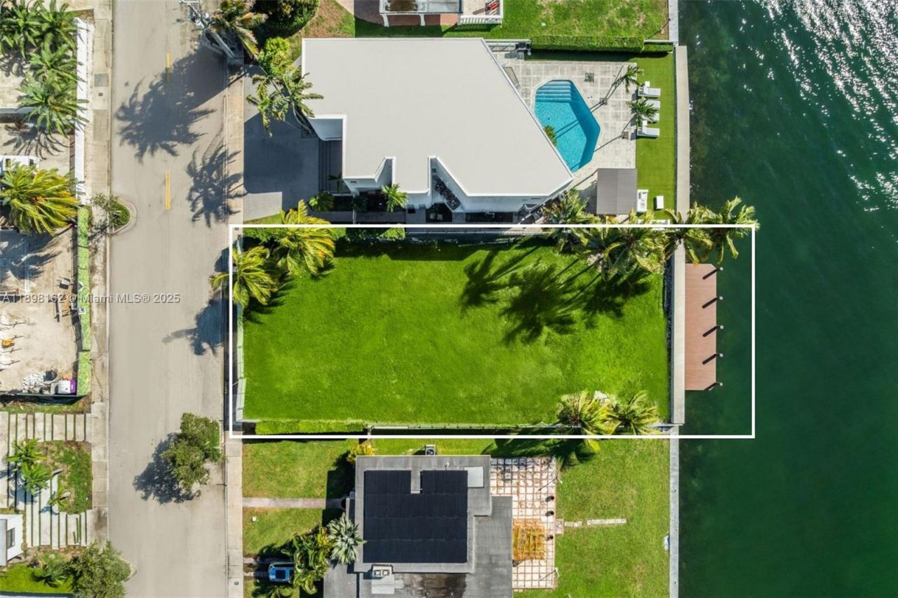 7508 W Treasure Dr, North Bay Village, FL 33141 Photo