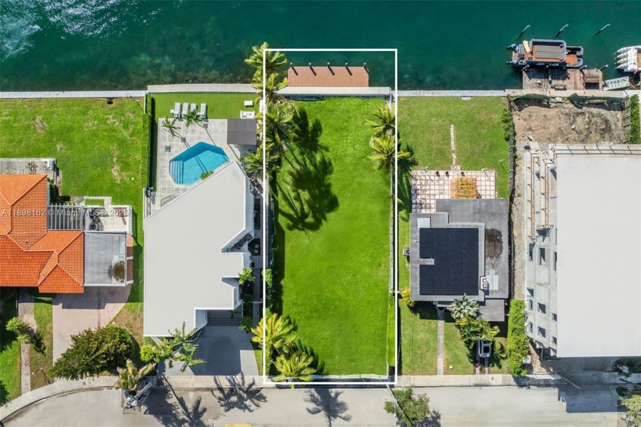 7508 W Treasure Dr, North Bay Village, FL 33141 Photo