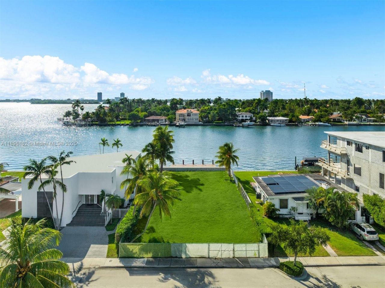 7508 W Treasure Dr, North Bay Village, FL 33141 Photo