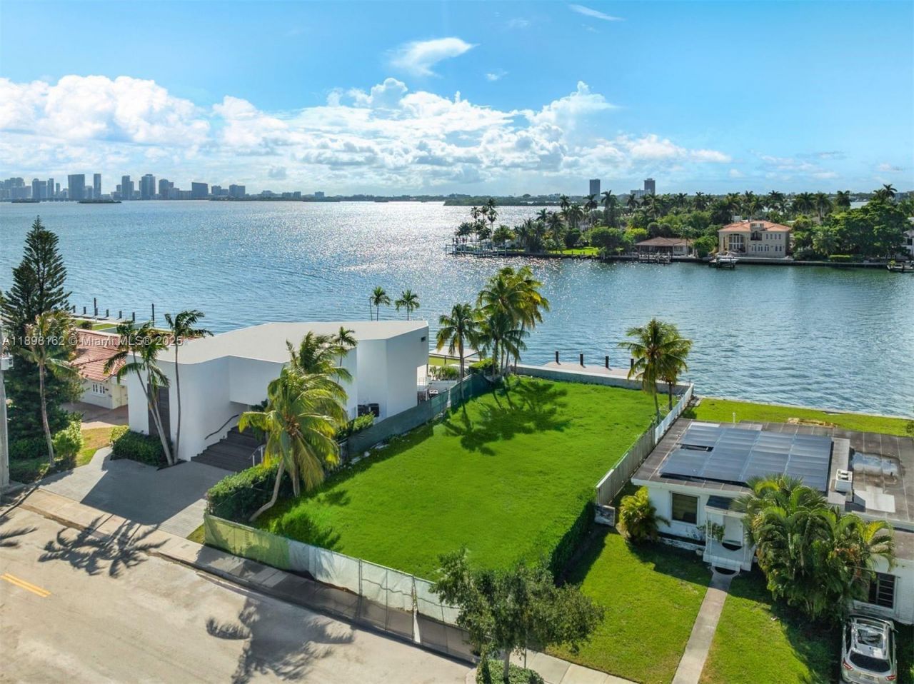 7508 W Treasure Dr, North Bay Village, FL 33141 Photo