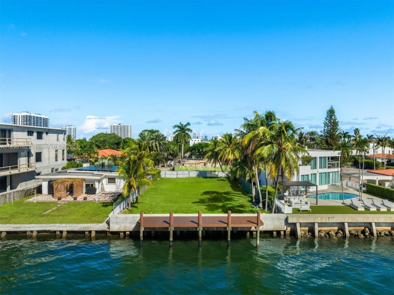 7508 W Treasure Dr, North Bay Village, FL 33141 Photo