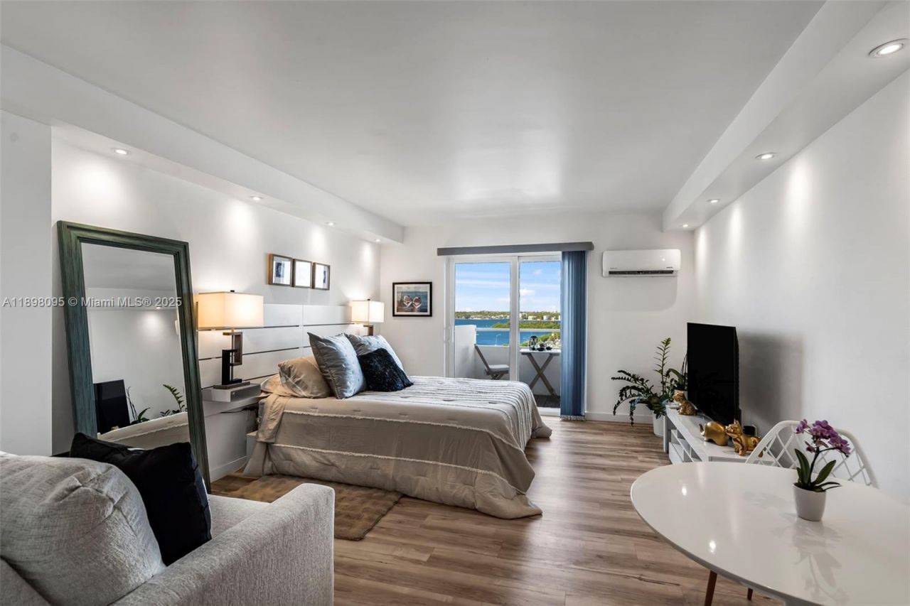 7904 West Dr, Unit 1004, North Bay Village, FL 33141 Photo