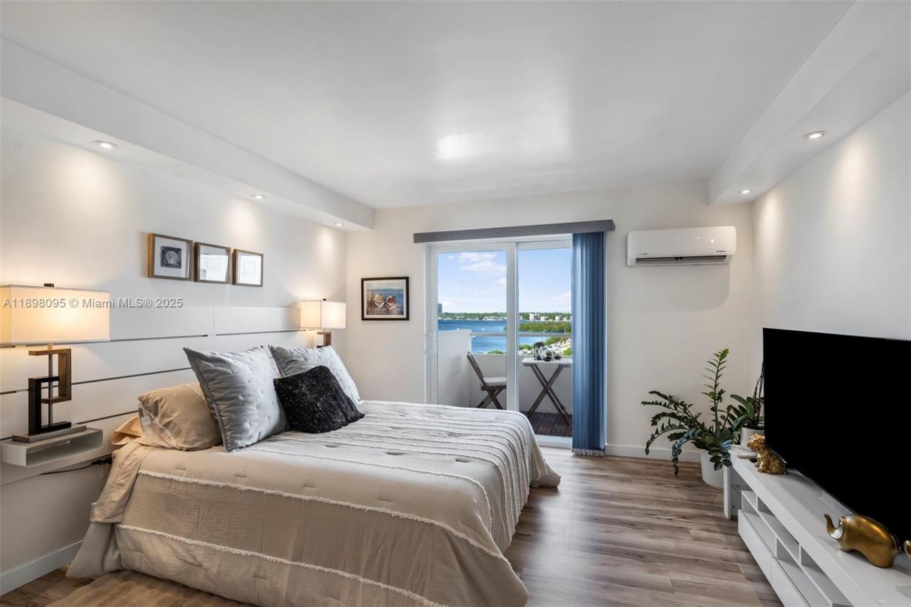 7904 West Dr, Unit 1004, North Bay Village, FL 33141 Photo