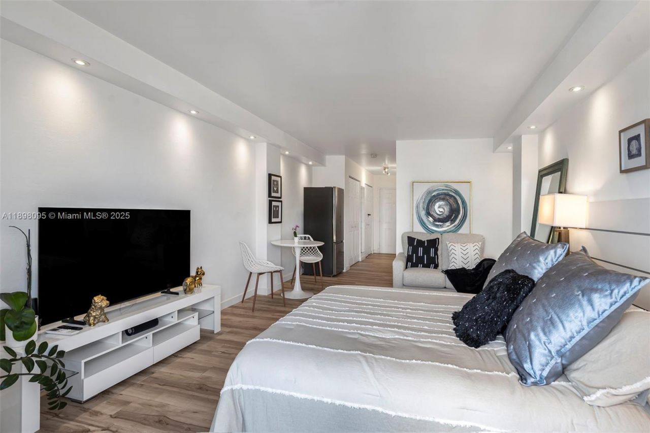 7904 West Dr, Unit 1004, North Bay Village, FL 33141 Photo