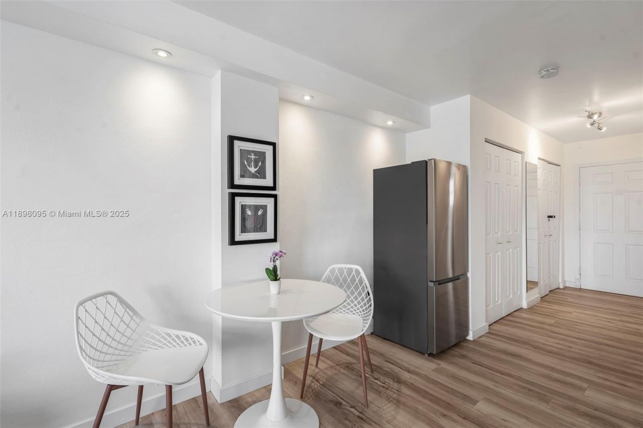 7904 West Dr, Unit 1004, North Bay Village, FL 33141 Photo