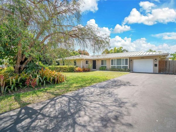 15460 SW 82nd Ct, Palmetto Bay, FL 33157