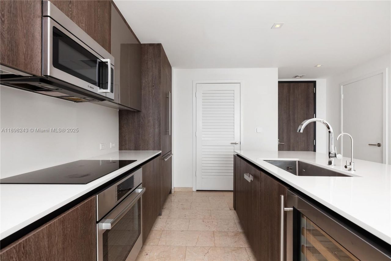 68 SE 6th St, Unit 3906, Miami, FL 33131 Photo