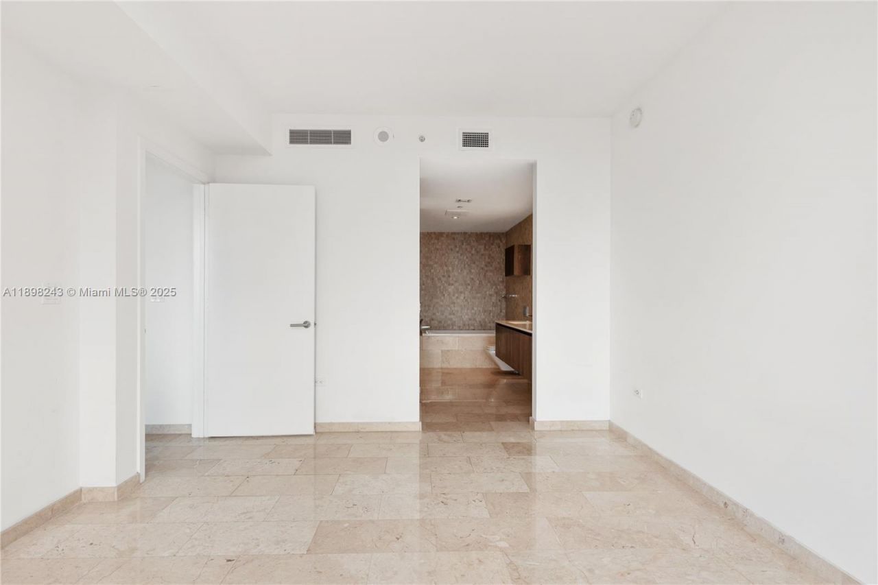 68 SE 6th St, Unit 3906, Miami, FL 33131 Photo