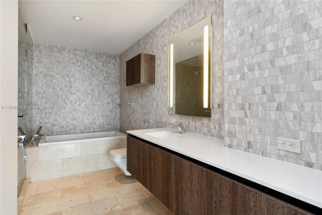 68 SE 6th St, Unit 3906, Miami, FL 33131 Photo